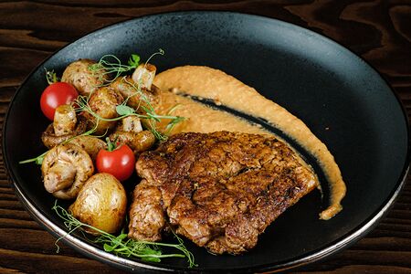 Стейк cвинoй