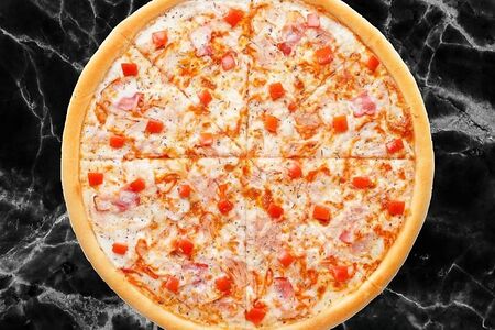 Пицца с креветками и семгой