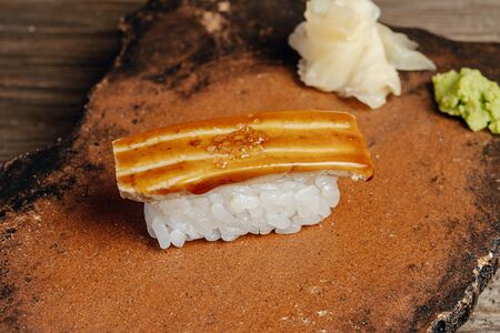 Суши Фуа-гра и соус унаги