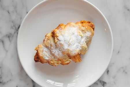 Миндальный круассан