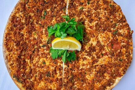 Ламаджо с телятиной