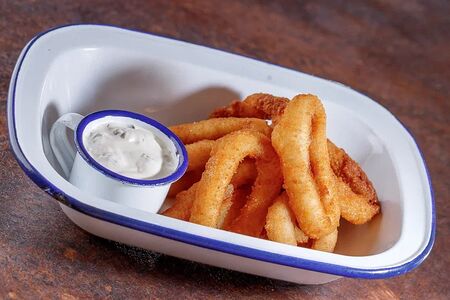 Кольца кальмара с соусом тартар