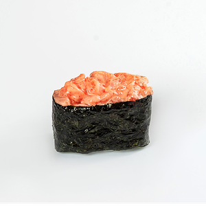 Гункан с лососем