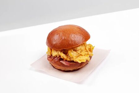 Утренняя булочка с беконом