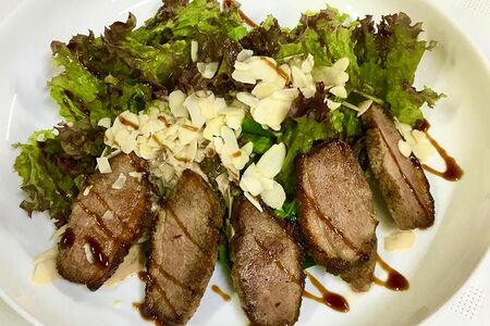 Салат с утиной грудкой