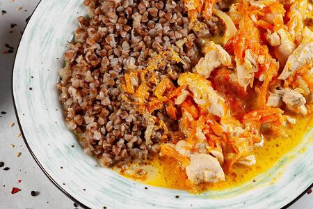 Куриная поджарка с гречкой