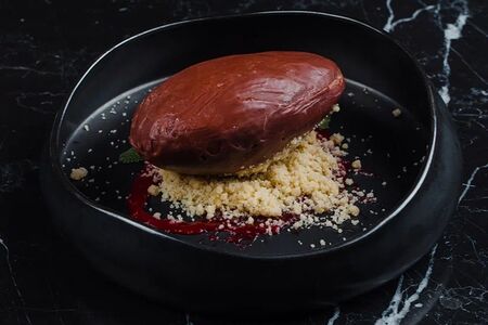 Шоколадный ганаш с клюквой, орехами и сливочным крамблом