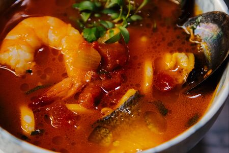 Средиземноморский суп с морепродуктами