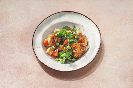 Салат с томатами и индейкой