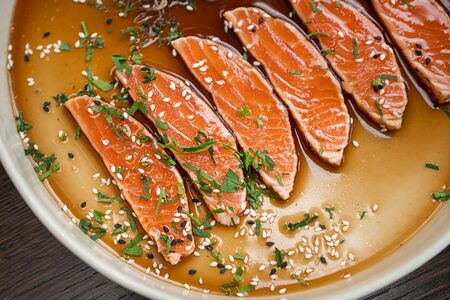 Татаки лосось с соусом юзу