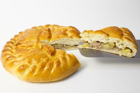 Пирог с мясом и картофелем