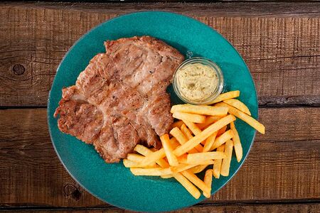 Медальон из свинины