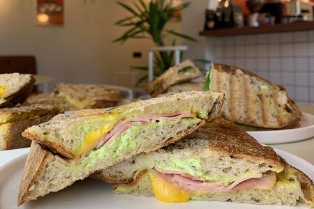 Сэндвич с ветчиной и сыром