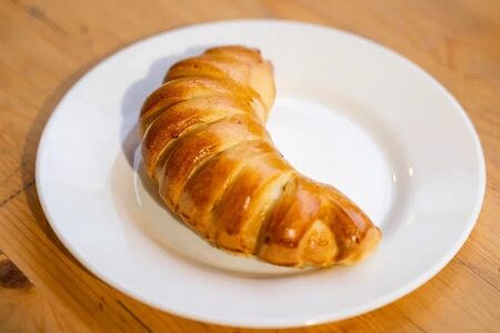 Рогалик со свежим яблоком