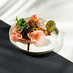 Тигровые креветки свит чили и рисовые чипсы