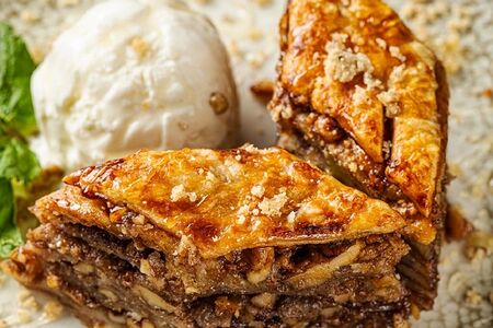 Пахлава с мороженым