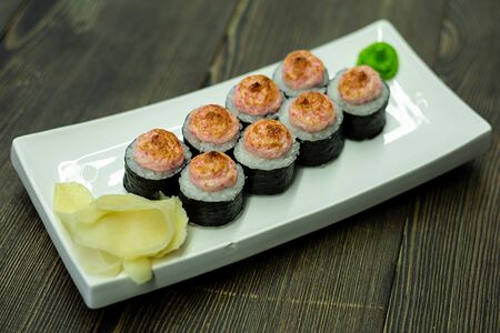 Запеченный ролл с курицей