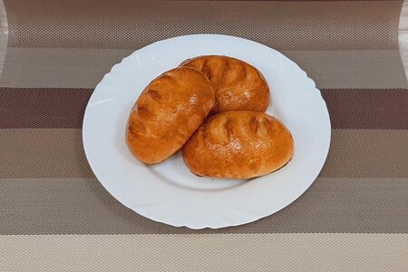 Пирожок с яблоком