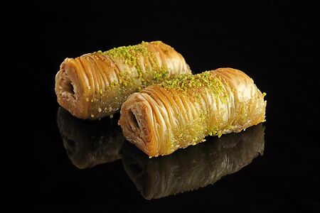 Сары бурма с фисташкой