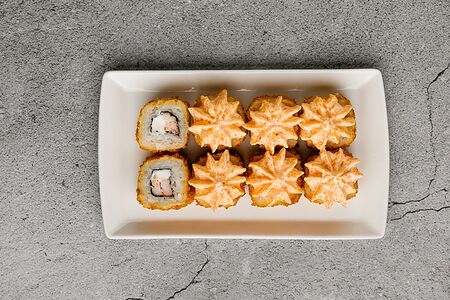 Ролл Лава Хот со снежным крабом