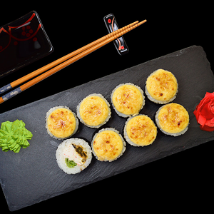 Запеченный ролл с крабом и мидиями