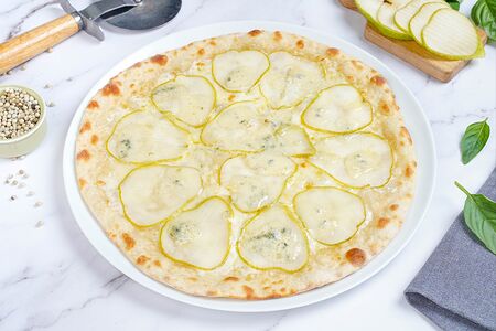 Пицца с грушей и горгонзолой 30 см