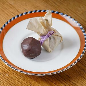 Конфета ручной работы Коко с вишней и нугой