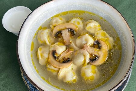 Пельмени с бульоном