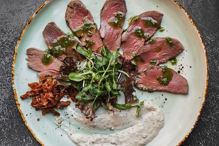 Плато с ростбифом