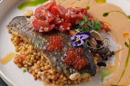 Филе форели с жареным птитимом