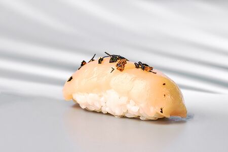 Суши с гребешком