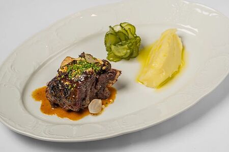 Ребро, картофель, перечный соус