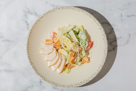 Салат Цезарь с куриной грудкой
