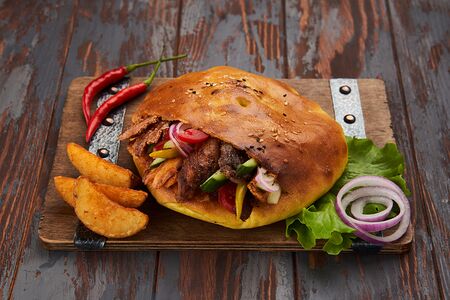 Шаурма в пите с ягненком и курицей