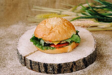 Гамбургер с куриной котлетой