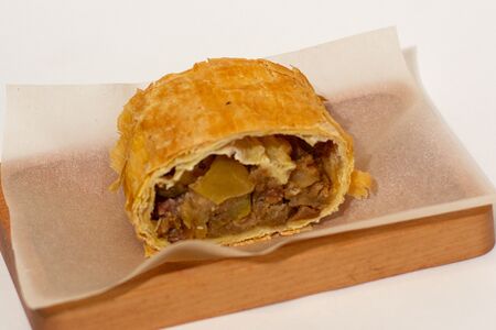 Штрудель с яблоками и корицей