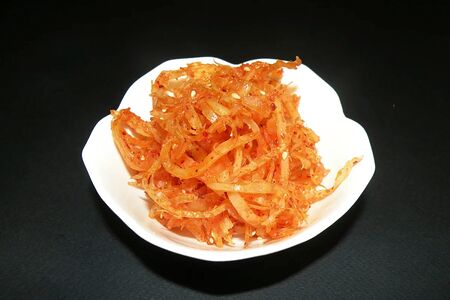 Салат с кальмаром по-домашнему