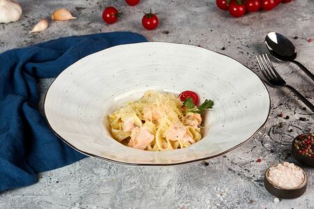 Фетучини с лососем в сливочном соусе