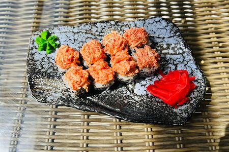 Запеченый ролл Дзёраку-гадзе