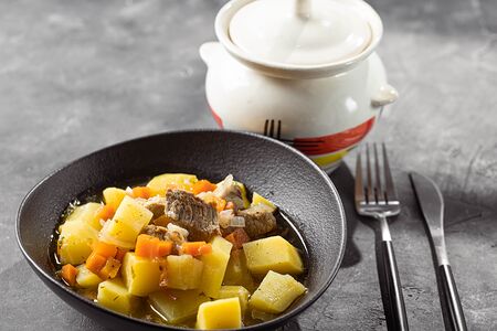 Жаркое из курицы (горшочек)