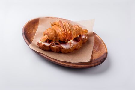 Круассан с пастрами из индейки