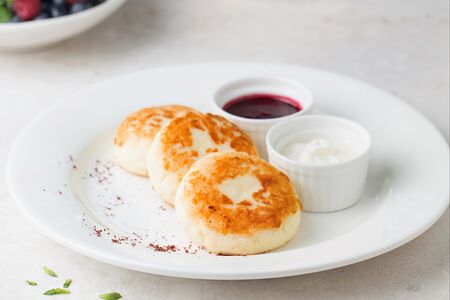 Сырники творожные с джемом