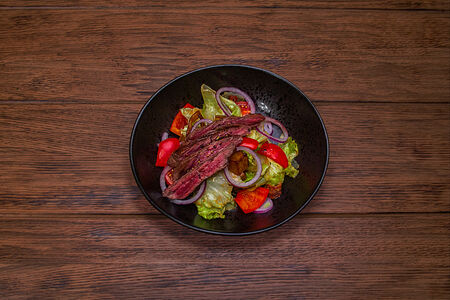 Стейк салат с говядиной