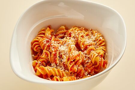 Фузилли в соусе неаполитано