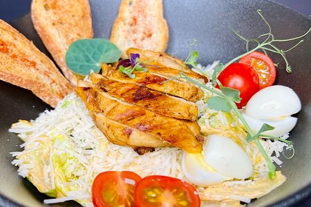 Цезарь с курицей