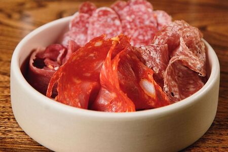 Мясная закуска к вину