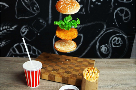 Бургер комбо чикенбургер(фри. морс, соус)