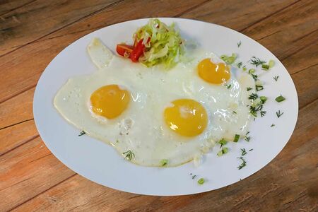 Яичница из трех яиц