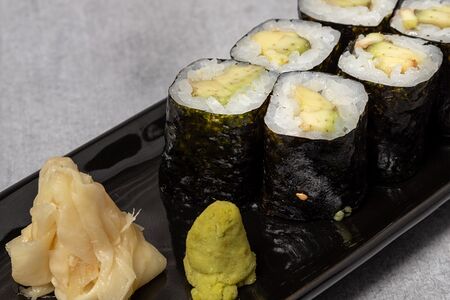 Маки с авокадо