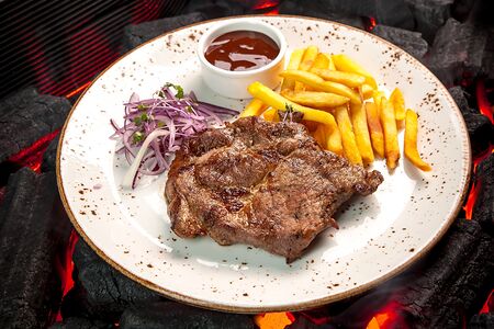 Стейк из cвинoй шеи по-техасски